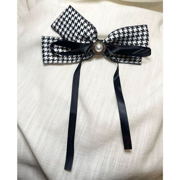 Black and white houndstooth bow with pearl and rhinestone accents - Picture 4 of 5